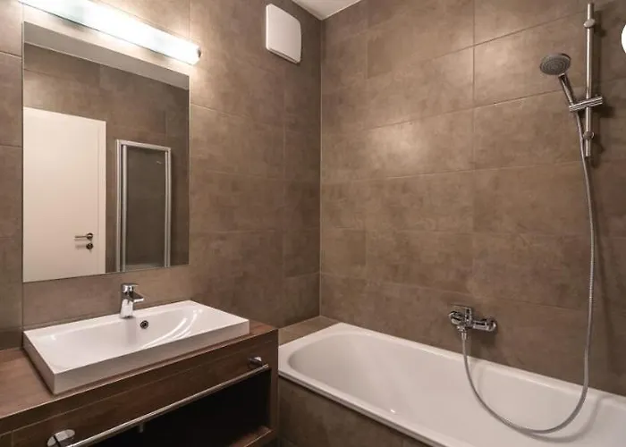 Apartment Stadtdomizil 10 *